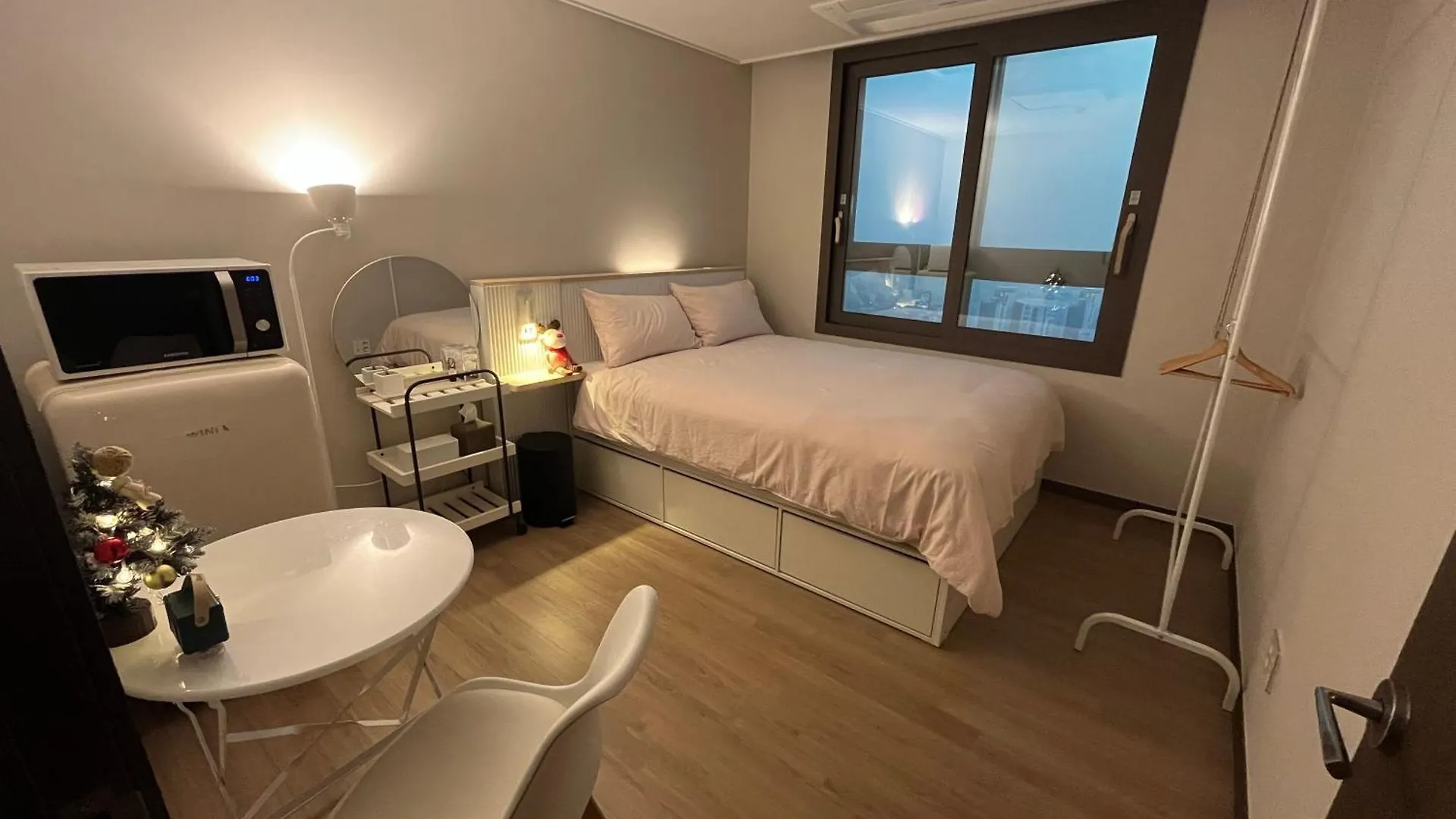 Bed & Breakfast Sunset View - Women Only Bed and Breakfast Incheon