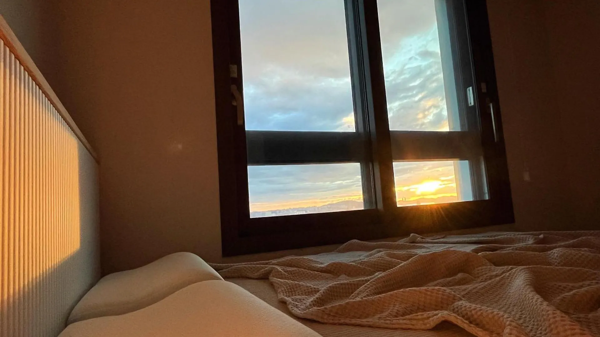 Sunset View - Women Only Bed & Breakfast Incheon 0*,